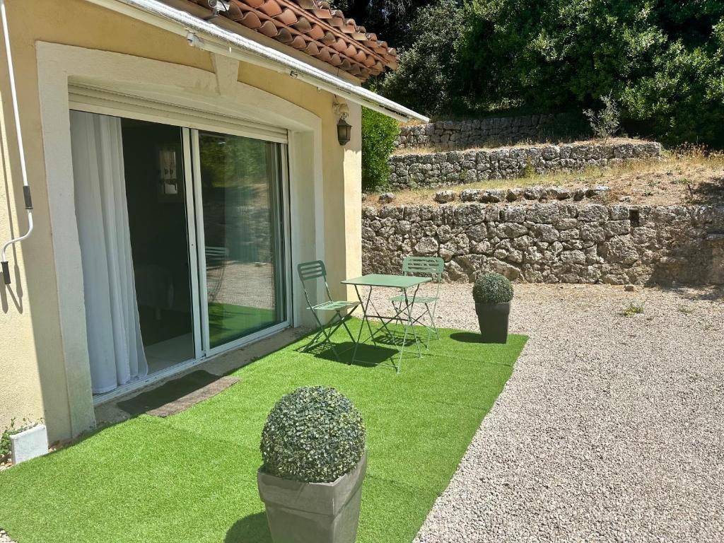 Κήπος έξω από το Chambre indépendante Villa Carpe Diem