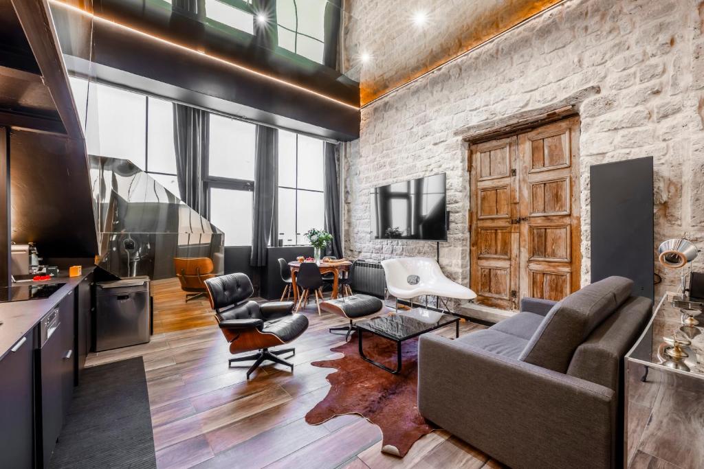Duplex with Jacuzzi l 15 min from Montmartre
