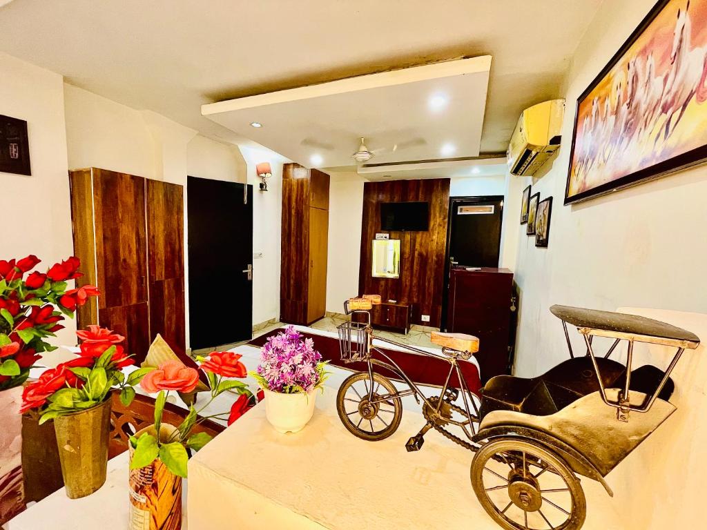 امکانات Hotel Hauz Khas Inn Near Hauz Khas Fort and Deer Park - تصویر ۴