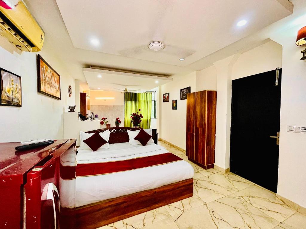لابی و فضای عمومی Hotel Hauz Khas Inn Near Hauz Khas Fort and Deer Park - تصویر ۵