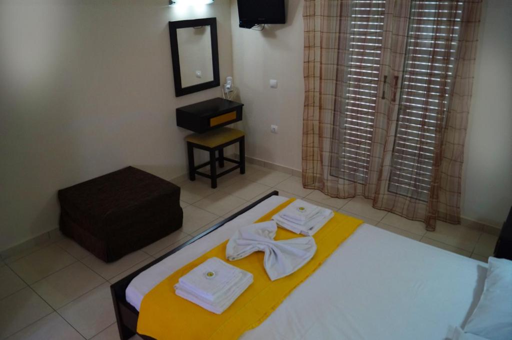 Postel nebo postele na pokoji v ubytování Pouliezos Koklanis Zante Apartments