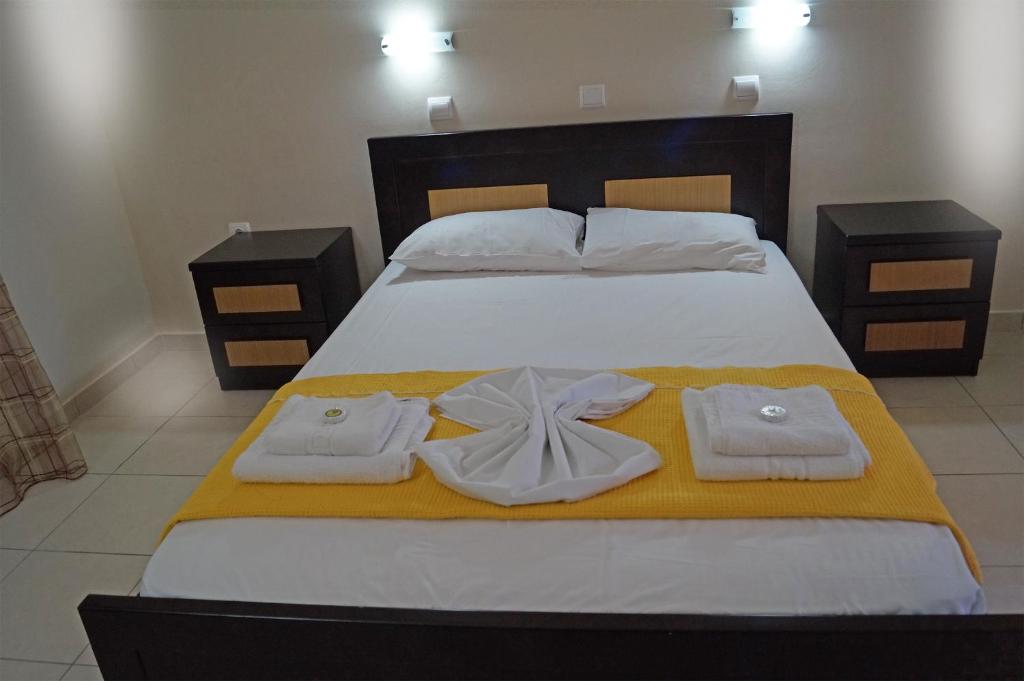 Postel nebo postele na pokoji v ubytování Pouliezos Koklanis Zante Apartments