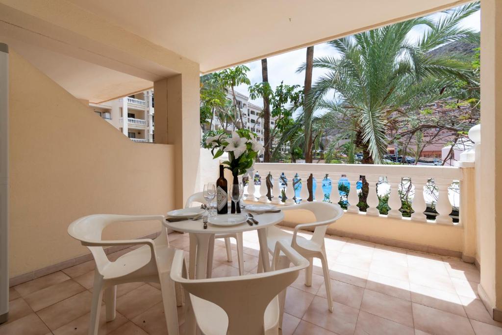 Tranquil Studio Apartment Communal Heated Pool