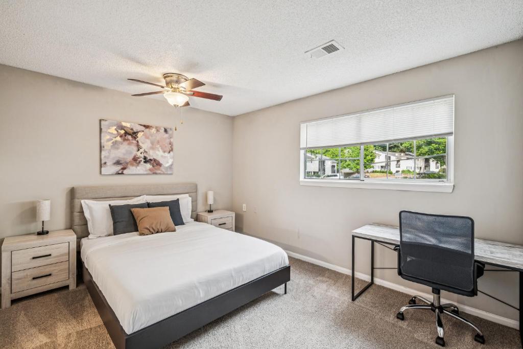 Ένα ή περισσότερα κρεβάτια σε δωμάτιο στο Kenridge Apartments 1705 I 2 Bed 2 Bath