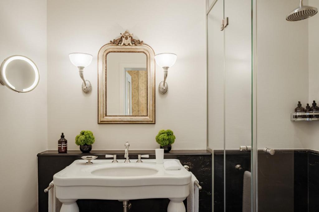 Grand Hotel LES TROIS ROIS - Resim 28