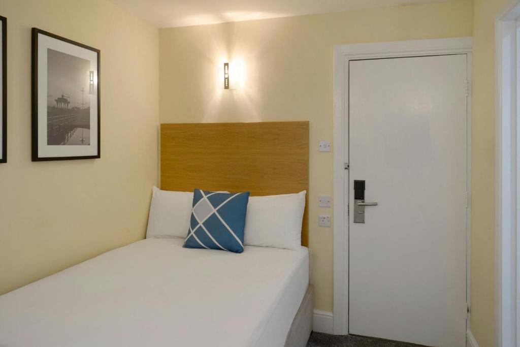 
Standard Single Room with One Twin Bed
