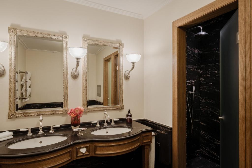 Grand Hotel LES TROIS ROIS - Resim 14