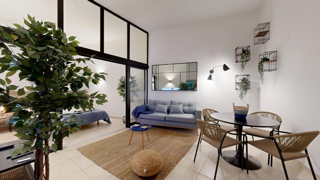 Apartamento T0 MFA, 400m Praia dos Pescadores