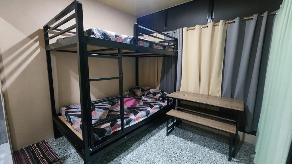 Palanda nebo palandy na pokoji v ubytování Cuarto De MSYB
