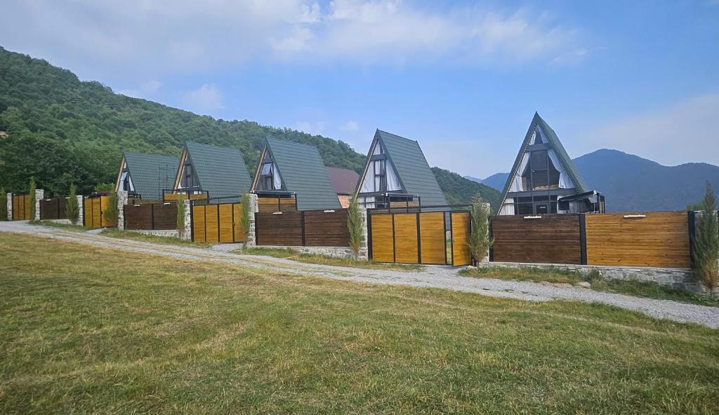 Afbeelding uit fotogalerij van Cafe Del Montana in İsmayıllı