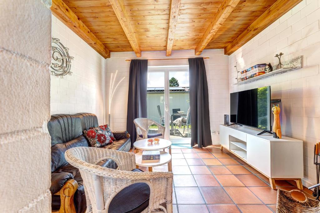 a living room with a couch and a tv at Ferienhaus Odin in Bansin