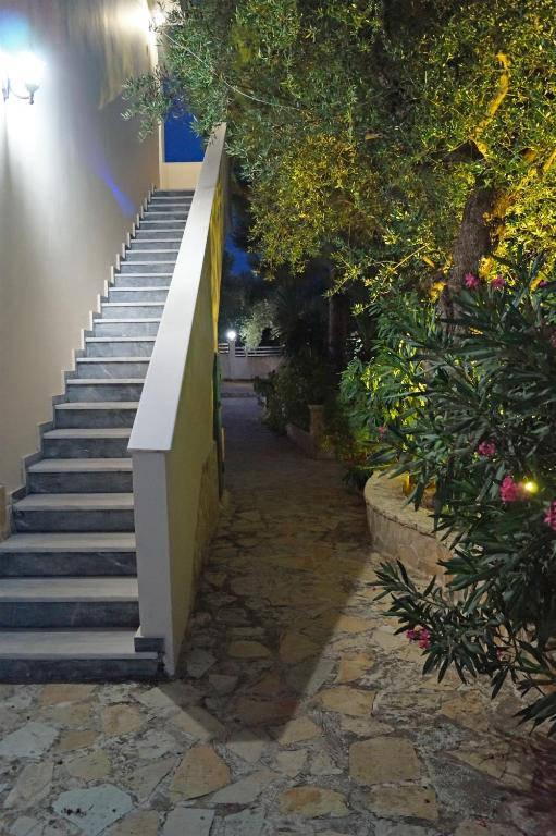 Zahrada ubytování Pouliezos Koklanis Zante Apartments