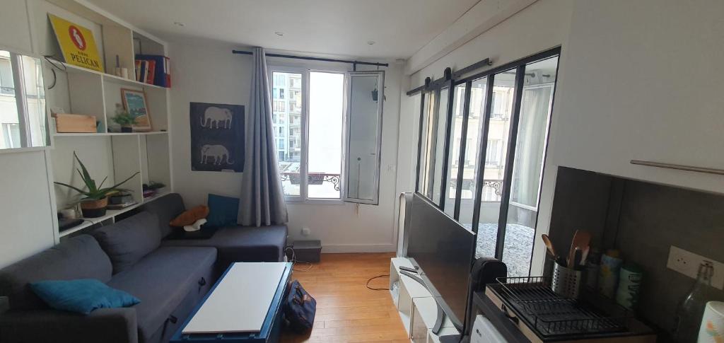 Quiet love nest in Paris