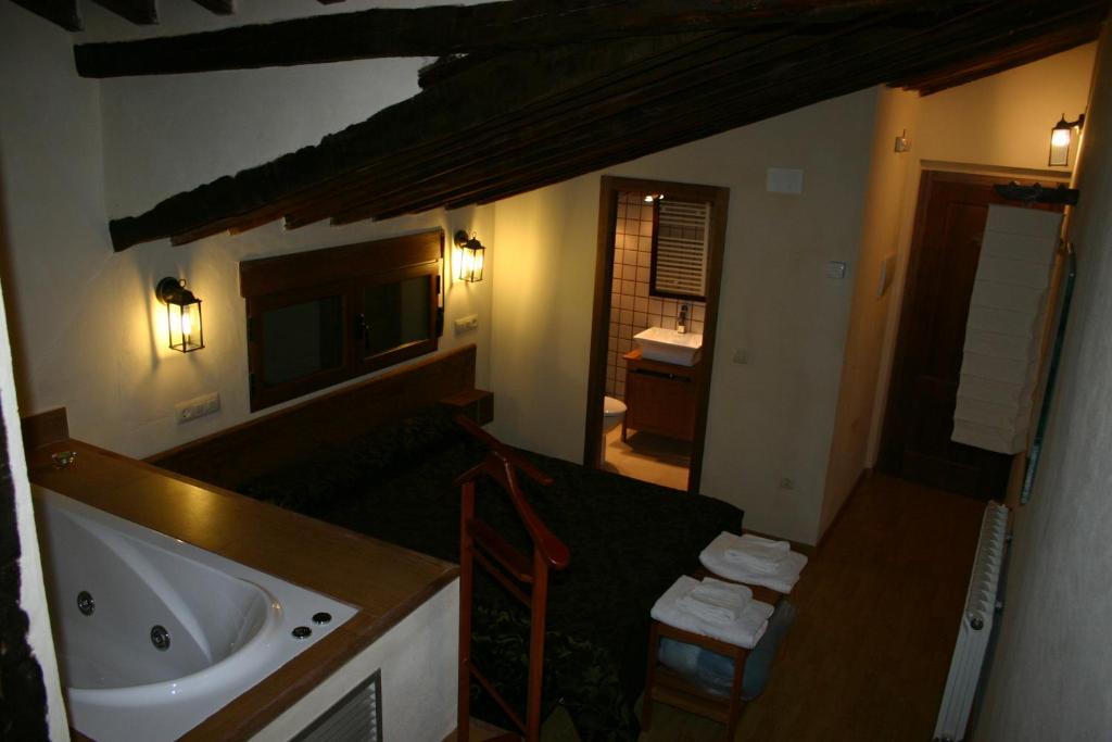 Casa del Renacimiento - Jacuzzi privado en la habitación en Alcaraz