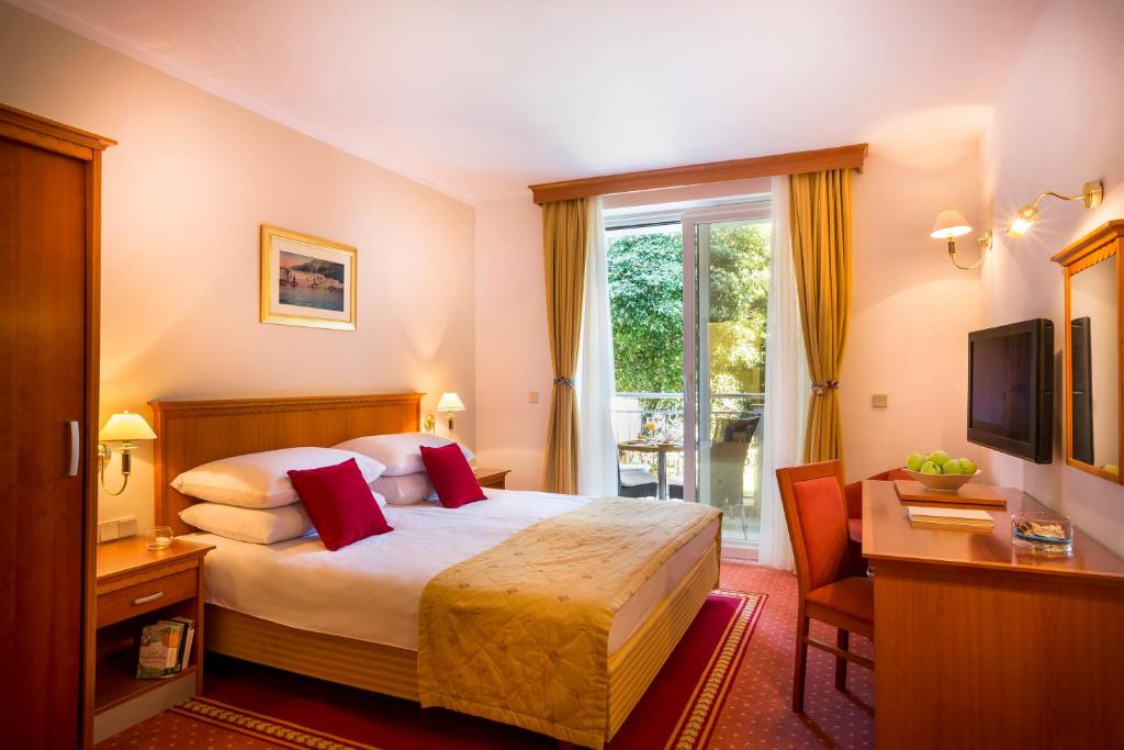 Postel nebo postele na pokoji v ubytování Valamar Villa Adria