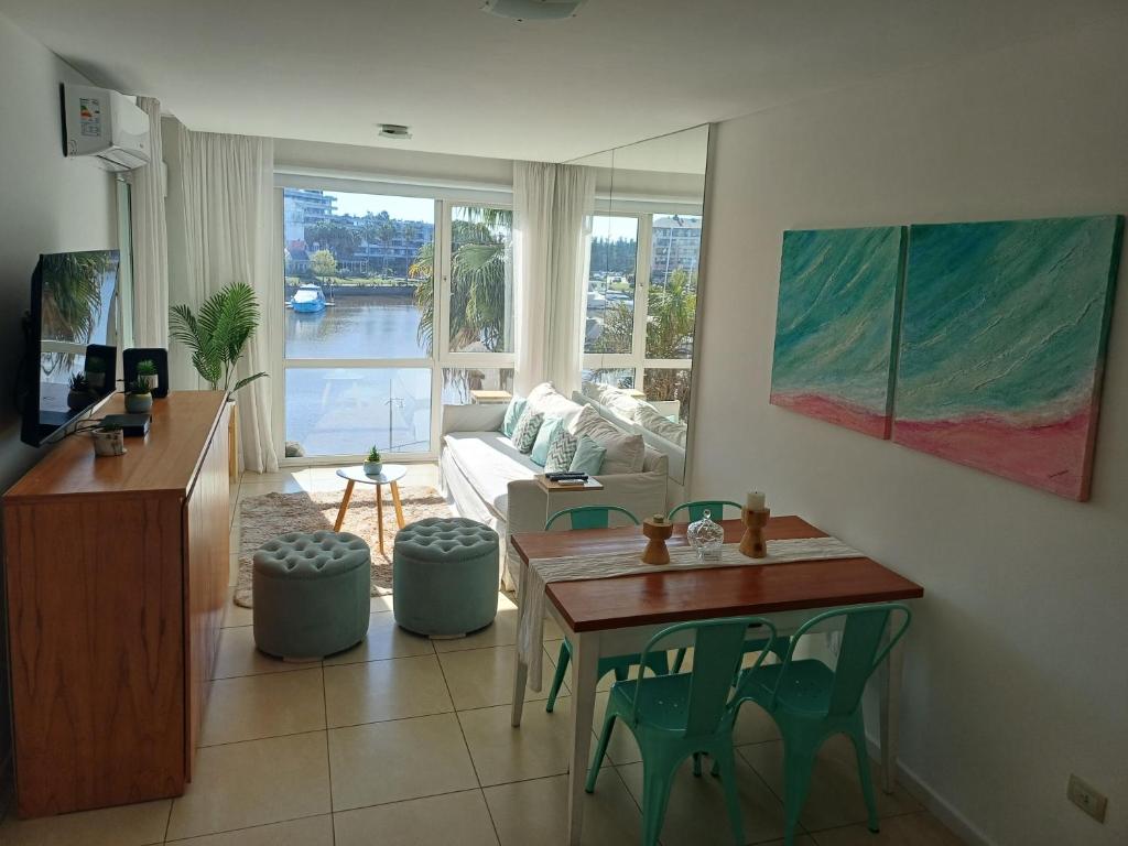 DEPARTAMENTO CONDOMINIO BAHIA GRANDE NORDELTA , TIGRE , CON BALCÓN Y VISTA A LA Bahia , piscina exte