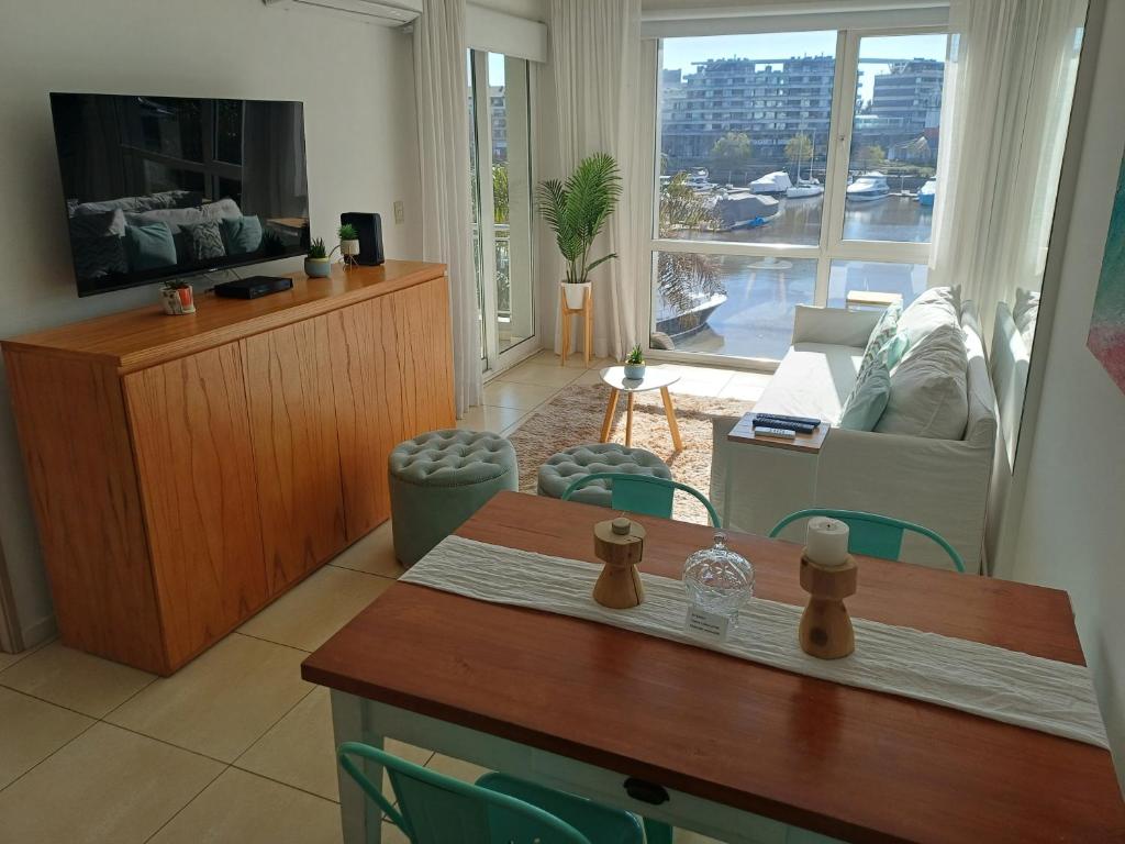 DEPARTAMENTO CONDOMINIO BAHIA GRANDE NORDELTA , TIGRE , CON BALCÓN Y VISTA A LA Bahia , piscina exte