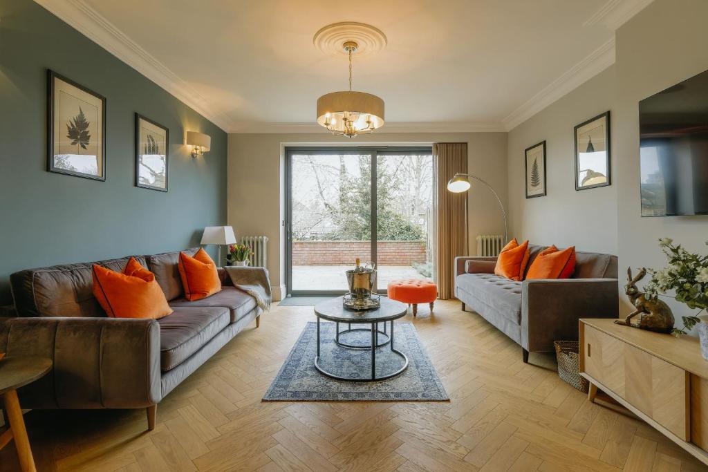 Χώρος καθιστικού στο Luxury 3-Bed Apartment - Spacious, Stylish Stay