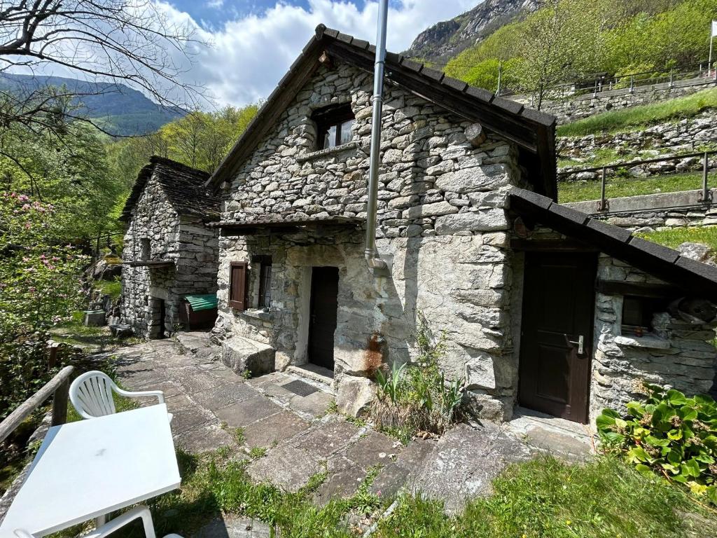 Fotografie z fotogalerie ubytování Rustico sul fiume Verzasca v destinaci Corippo