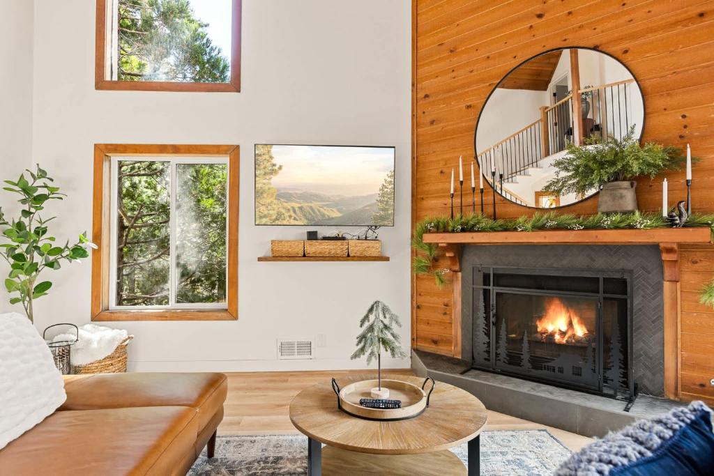 a living room with a fireplace and a mirror at The Fancy Fox - Stunning 4 BR Retreat Close to Lake in Lake Arrowhead
