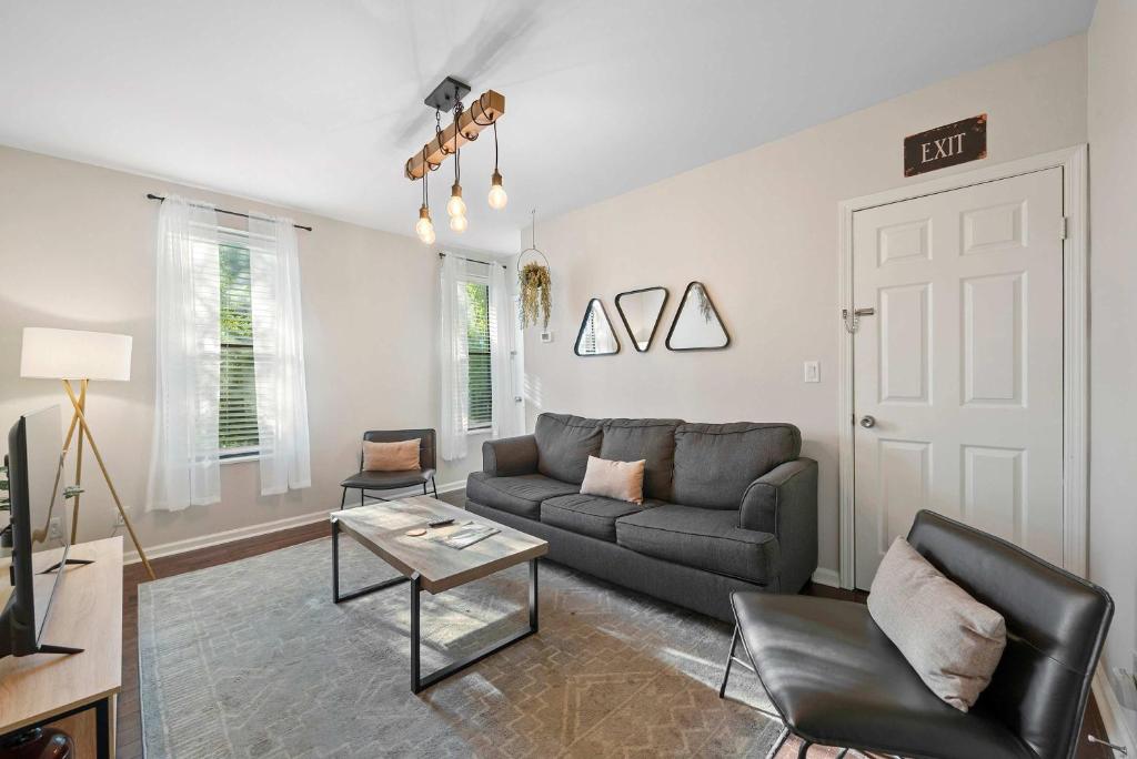 Χώρος καθιστικού στο The Luxe Pearl Residences 870-5