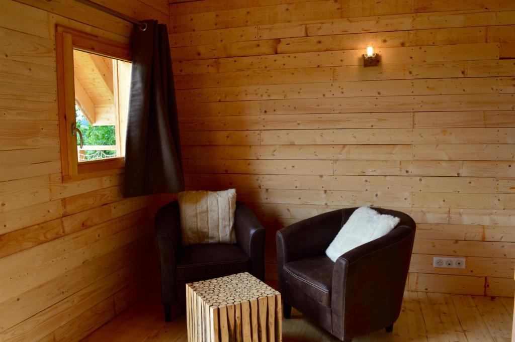 Posezení v ubytování Les Lodges Du Reynou