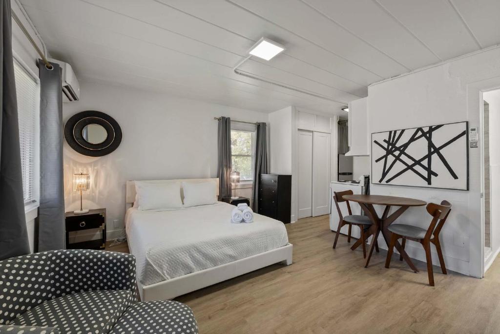 a bedroom with a bed and a table with chairs at Chic City Retreat 99 For 2 in Columbus