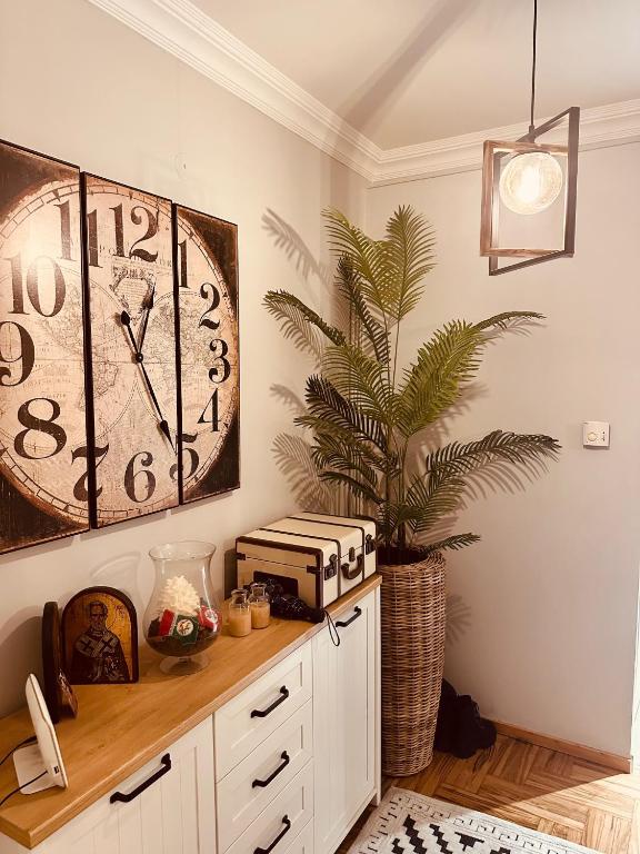 Cozy Living White Tower