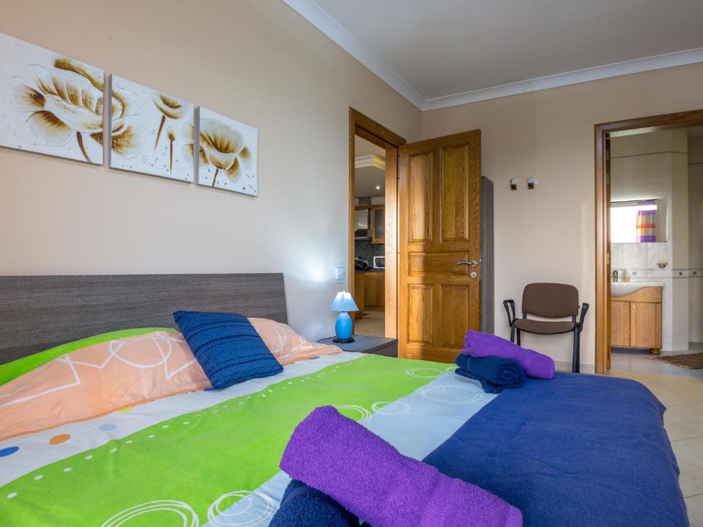 Postel nebo postele na pokoji v ubytování SeaView Apartment in Saint Thomas Bay