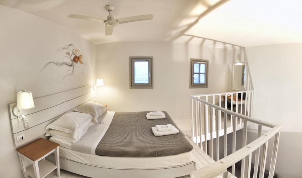 Postel nebo postele na pokoji v ubytování Lindos Comfy Suites