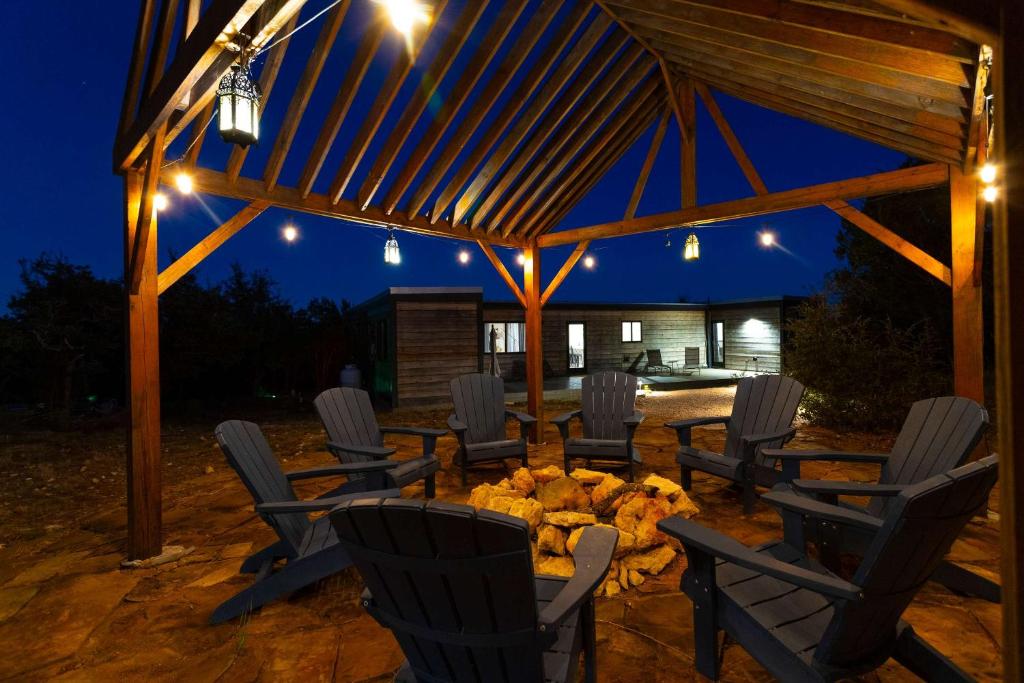 Φωτογραφία από το άλμπουμ του Creator Cabin - Retreat for 8 σε Johnson City