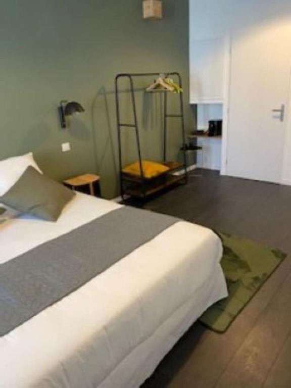 Ένα ή περισσότερα κρεβάτια σε δωμάτιο στο L'Atrium Chambres d'Hôtes