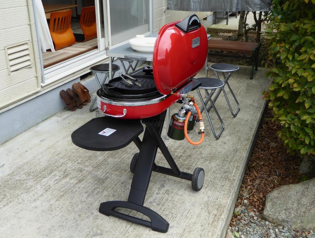 a red grill sitting on a stand on a porch at Sun Terrace Hakone - Vacation STAY 92976v in Sengokuhara