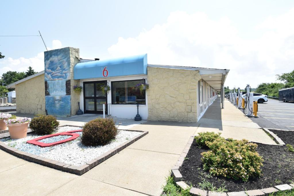 a building with a sign in front of it at Motel 6-Hamburg, NY in Hamburg
