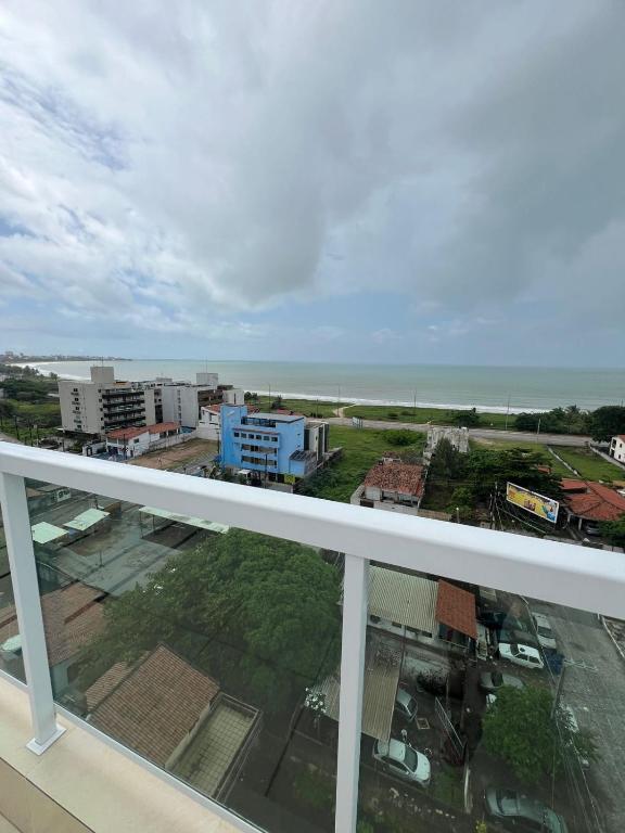 En balkon eller terrasse på Apartamento com Vista - Águas do Atlânticas 701