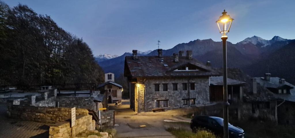 an old stone building with a street light next to it at Casa Morge Maison du soleil in Remondey