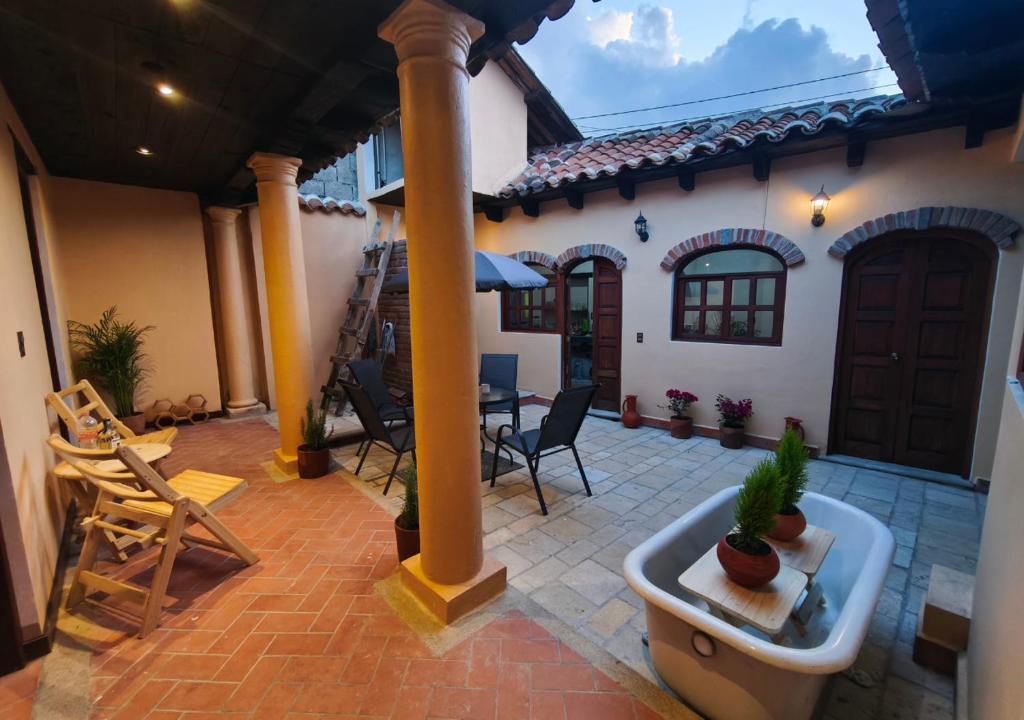 Casa con patio con bañera en Casa Real de Mexicanos, en San Cristóbal de Las Casas