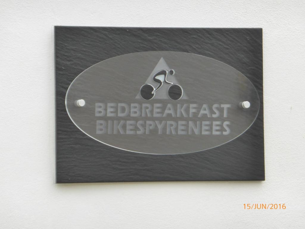 a sign for a bathroom with a pair of glasses at Bedbreakfastbikespyrenees in Loubières