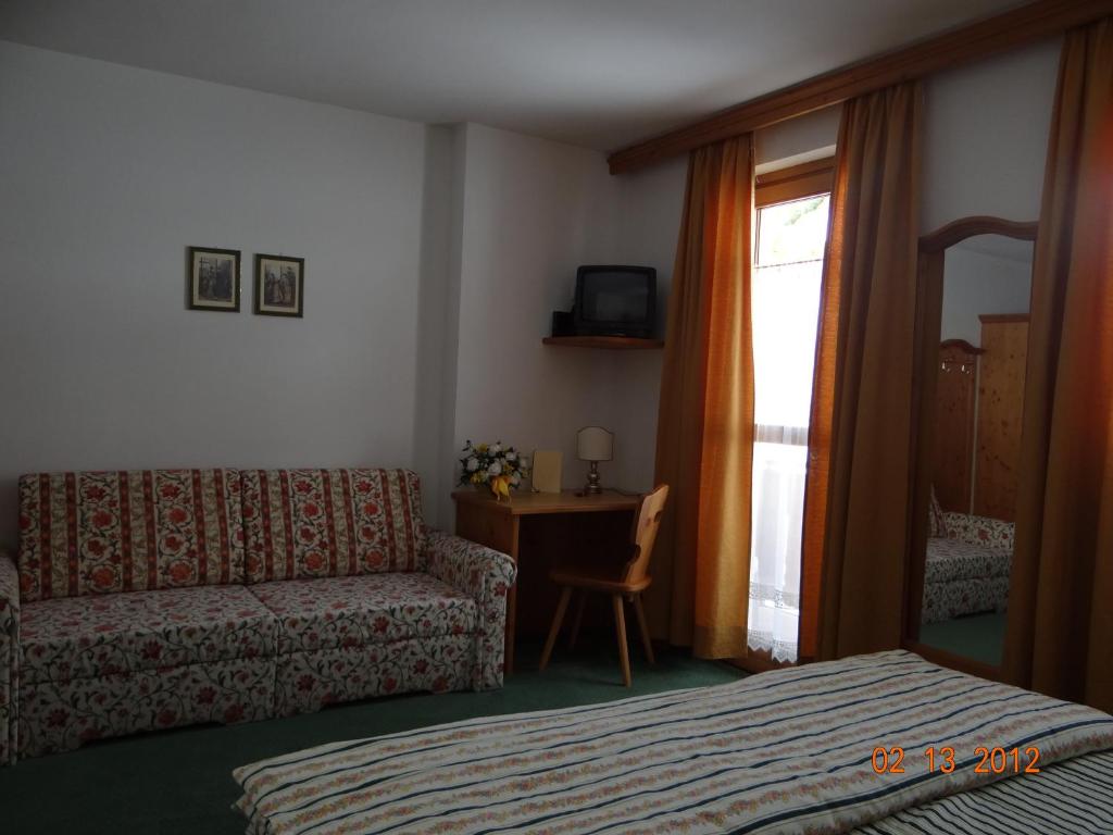Postel nebo postele na pokoji v ubytování Hotel Mondeval