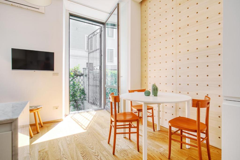 Just Urban Stays - 1BR Apt with Outdoor Space - 10 min Duomo by Tram