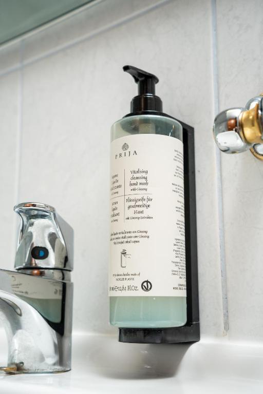 
Deluxe One-Bedroom Apartment
