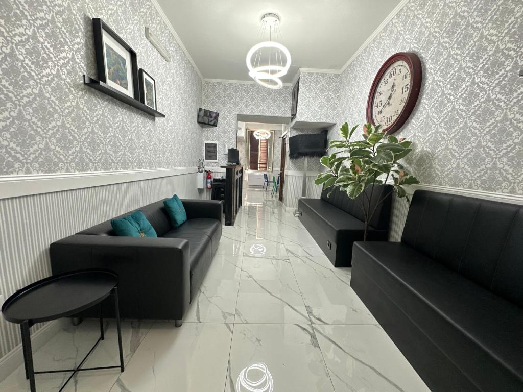 Ruang duduk di Jupiter Home