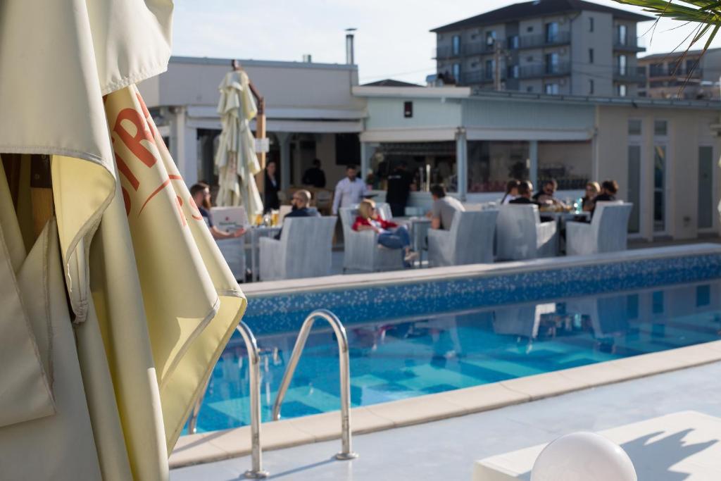 Bazén v ubytování Oneiro Resort nebo v jeho okolí