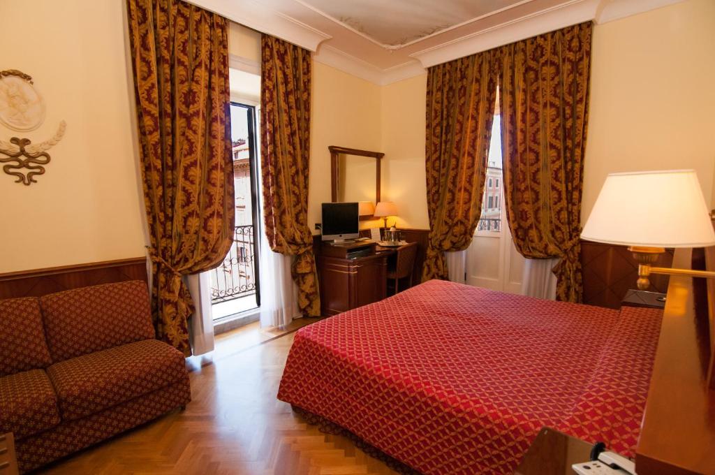Postel nebo postele na pokoji v ubytování Hotel Palladium Palace