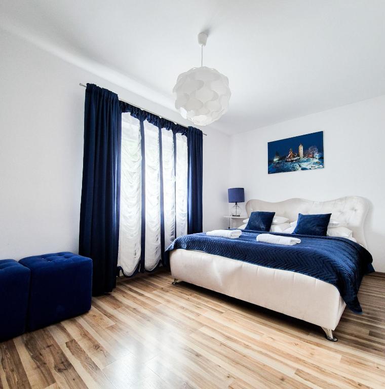 Posteľ alebo postele v izbe v ubytovaní Apartamenty Alcatraz z jacuzzi