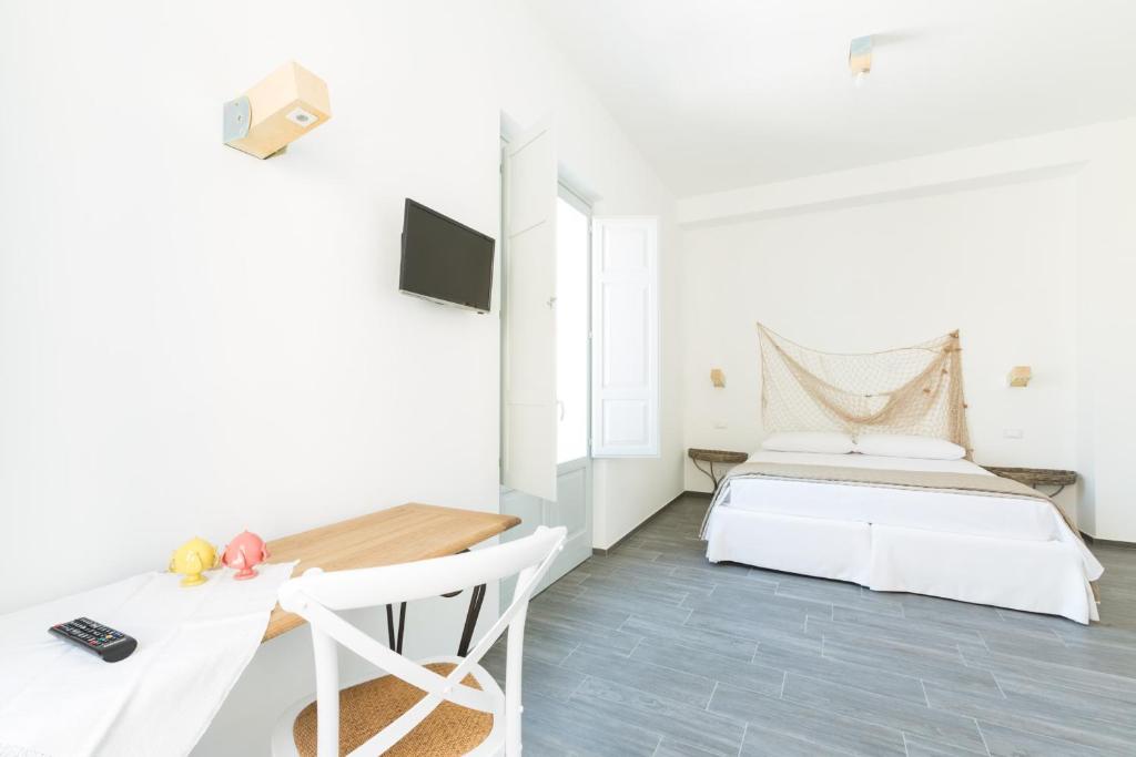 TV a/nebo společenská místnost v ubytování Tangram House