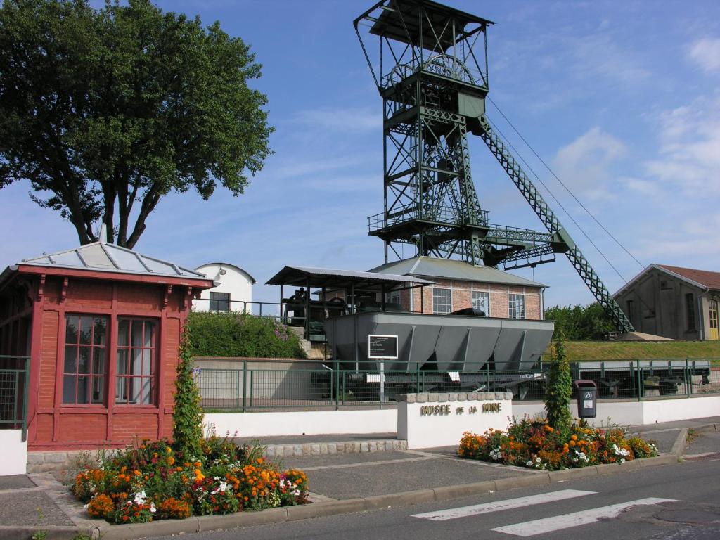 a large crane on top of a building with flowers at ibis budget Montceau les Mines in Montceau-les-Mines