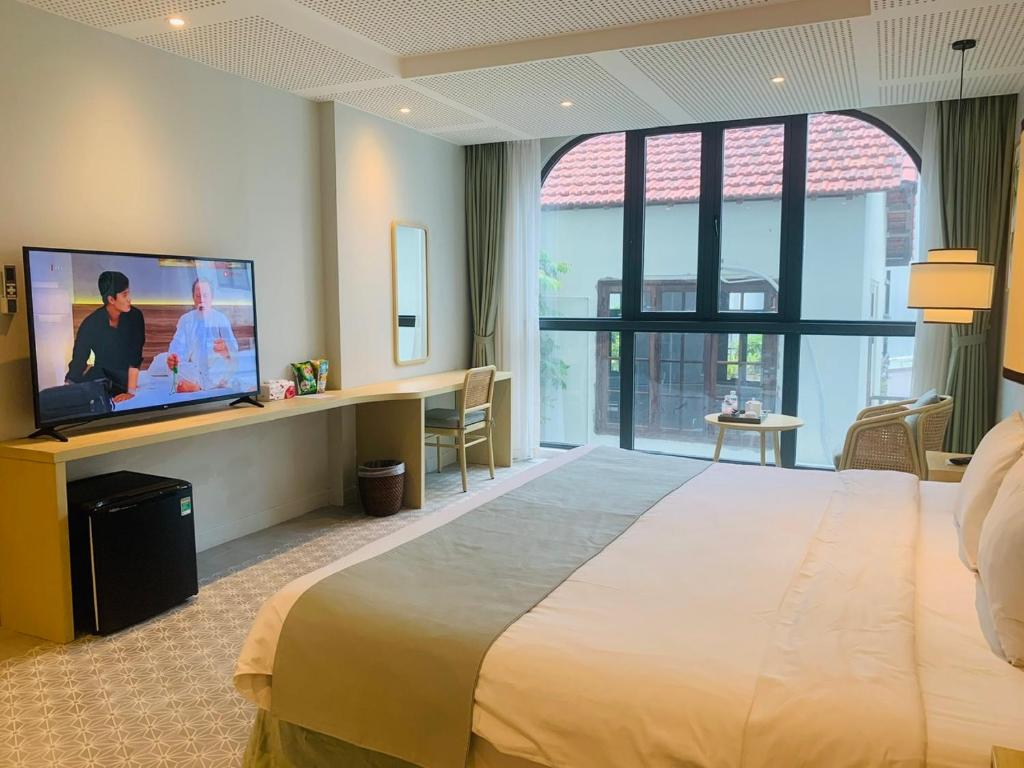 Family Room - Free One-way Airport Transfer