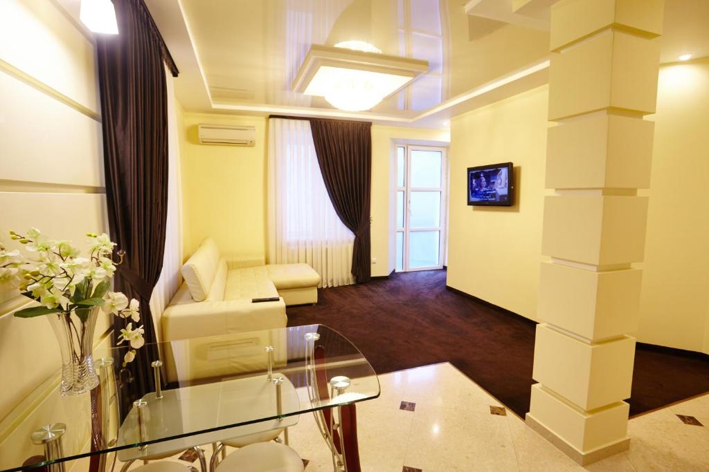 a living room with a couch and a glass table at Ultra Central Park Apartments in Chişinău