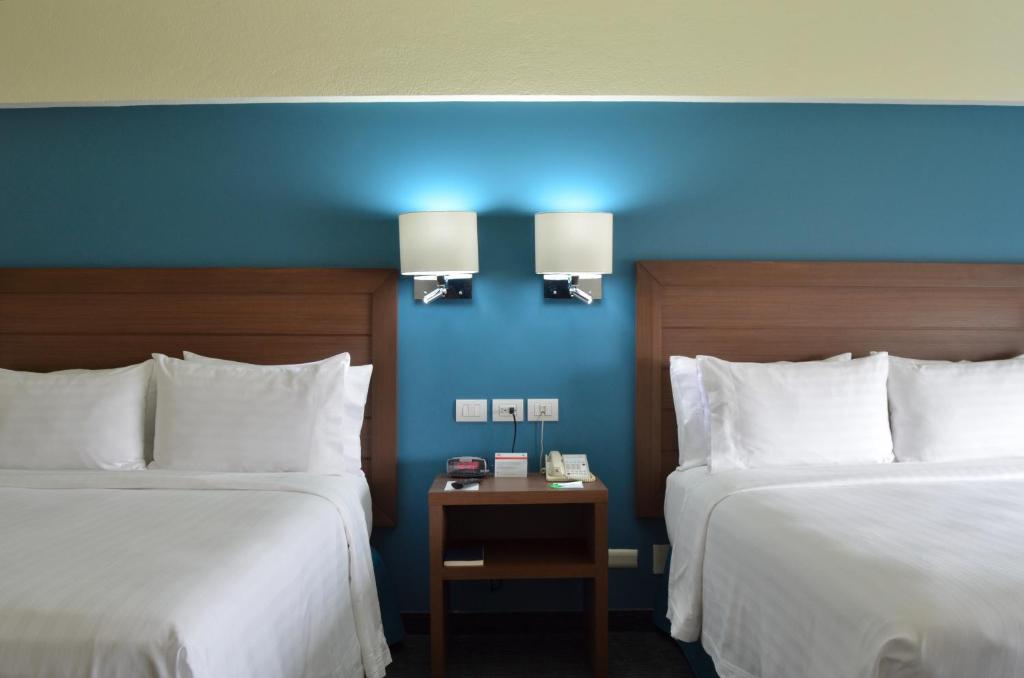Postel nebo postele na pokoji v ubytování Holiday Inn Guadalajara Expo Plaza del Sol by IHG